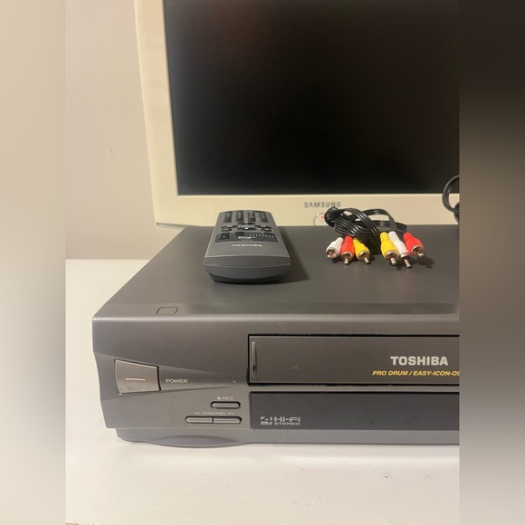 Toshiba M-624 VCR Video Cassette Recorder VHS Player w/ Remote And Cable TESTED - Picture 4 of 10